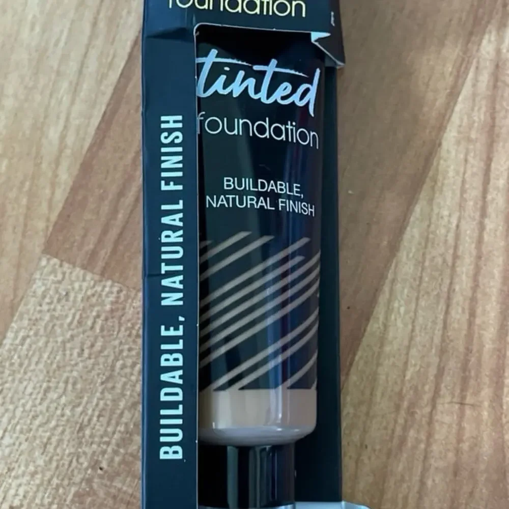 L.A Girl Tinted Foundation Almond  New condition‎